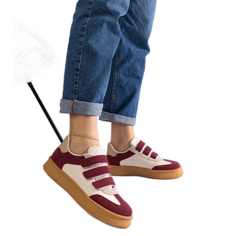 Vinröda sneakers med kardborreknäppning