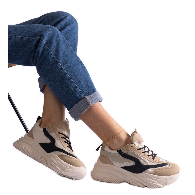 Beige och svarta damsneakers