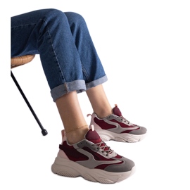 Vinröda och gråa damsneakers