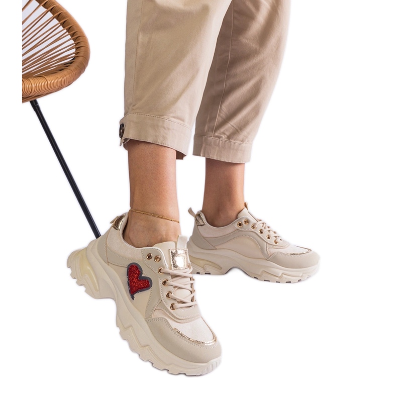 Beiga plattformssneakers med hjärta beige
