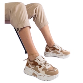 Bruna sneakers dekorerade med en zirkonsträng beige