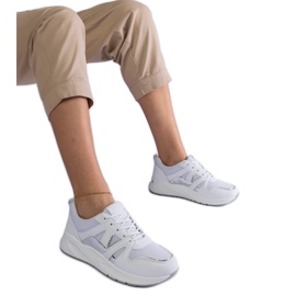 Vita sneakers med tjock sula