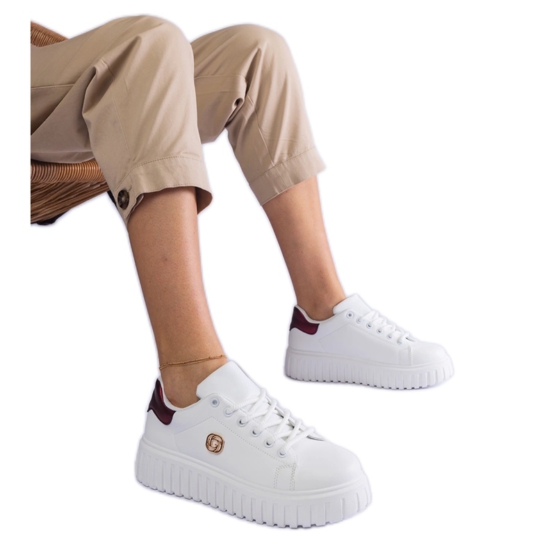 Vita och vinröda sneakers med tjock sula