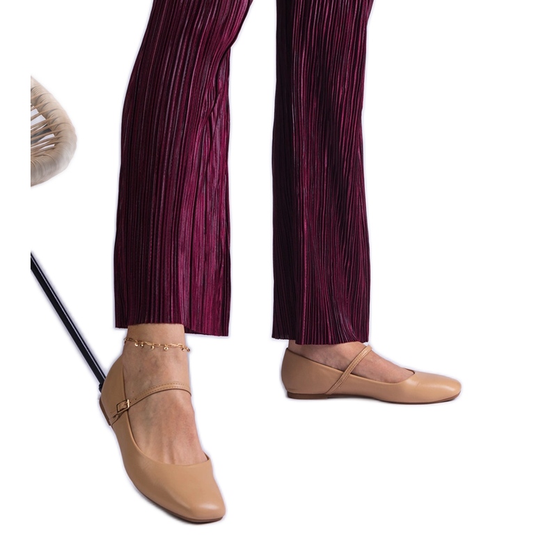 Beige balettlägenheter med eko-läderspännen