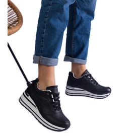 Svarta plattformssneakers dekorerade med glitter och ett metalliskt inlägg