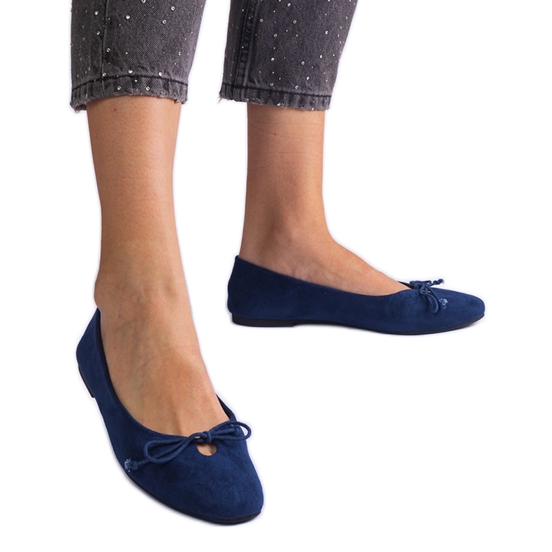 Marinblå ballerinas med en dekorativ båge