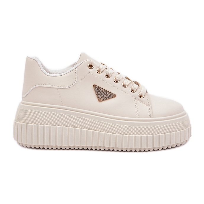 Snygga sneakers på en massiv lätt beige -plattform