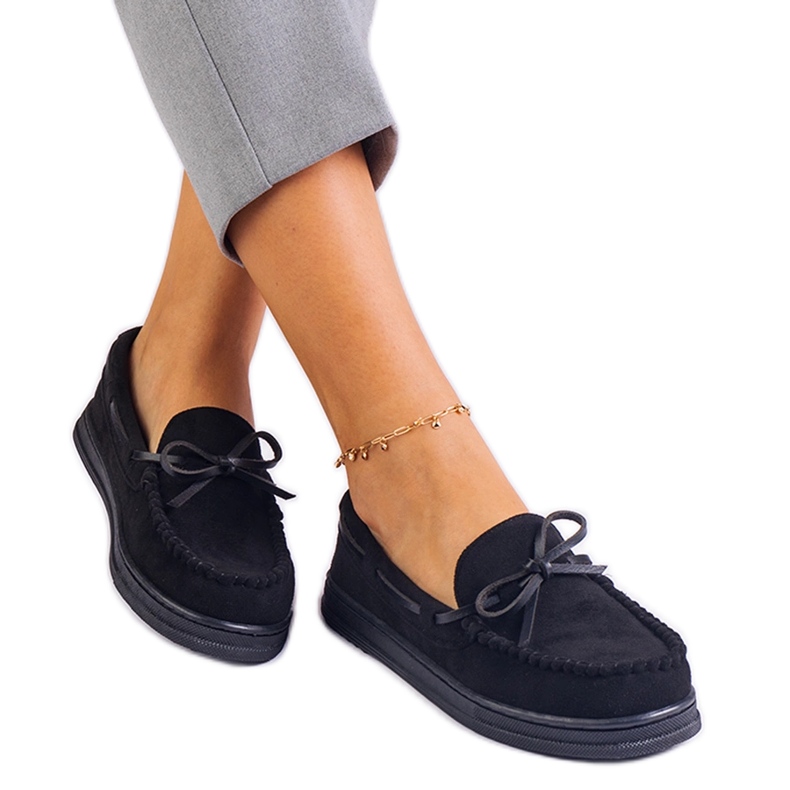 Svarta kvinnors loafers från Ekozamsz med en båge