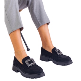 Svarta kvinnors loafers från Ekozamsz med en elegant dekoration