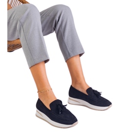 Svarta kvinnors loafers på plattformen med fransar