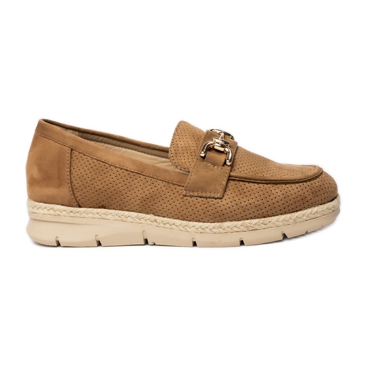 Perforerade kvinnors loafers med en gyllene dekorationskamel beige