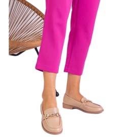 Beige kvinnors loafers med gyllene dekoration och zirkoner