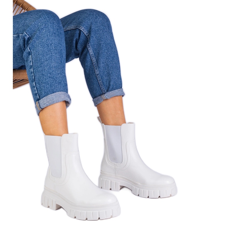 Vita ankelstövlar med en flexibel införande