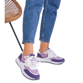 Violetta kvinnors sneakers med en gyllene införande purpur