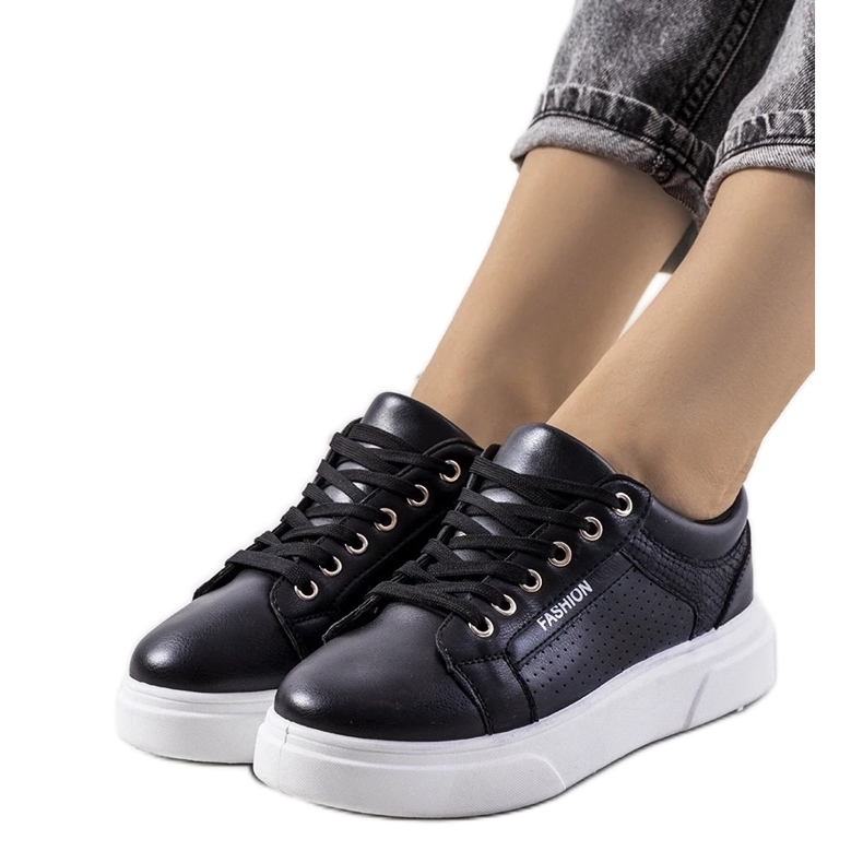 D/GMR Svarta sneakers på en tjock Louisianasula