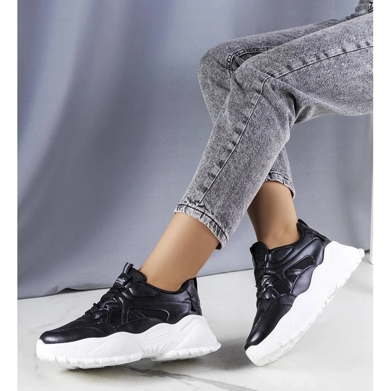 D/GMR Svarta sneakers på en massiv Lorene-sula