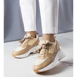 D/GMR Beige sneakers dekorerade med Lora-monogrammet