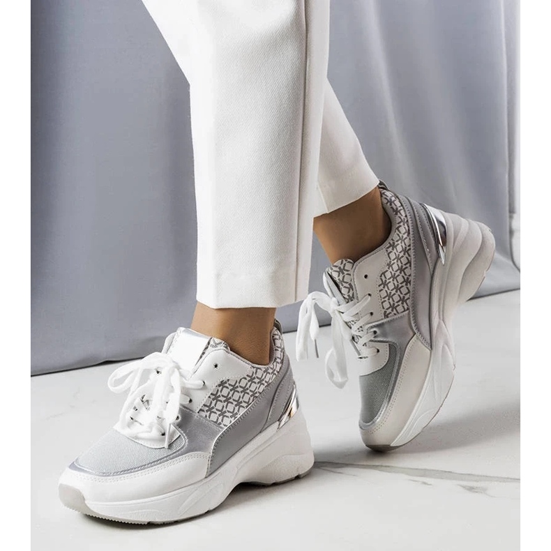 D/GMR Gråa sneakers dekorerade med Lora-monogrammet