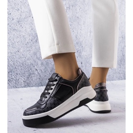 D/GMR Svarta sneakers dekorerade med Grandbois monogram