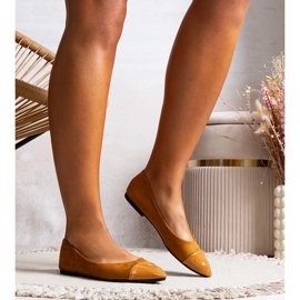 D/GMR Kvinnakamel kvinnors ballerinas med en lackerad näsa i Thibault Spitz brun