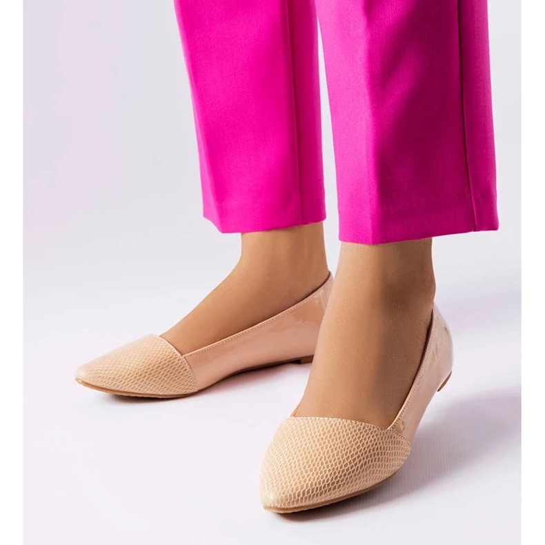 D/GMR Beige eleganta ballerinor från Riel