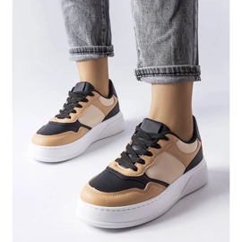 D/GMR Svarta och beiga stövlar med tjockare sula från Baron beige