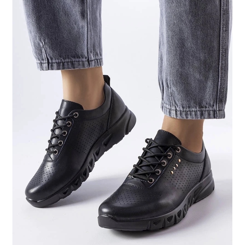 D/GMR Svarta brogues i genombrutet läder från Brodeur