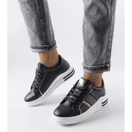 D/GMR Svarta sneakers dekorerade med Xarles-rhinestones