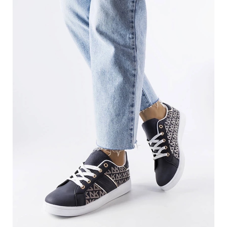 D/GMR Marinblå sneakers dekorerade med Bolduc-monogrammet