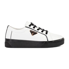 Goodin Lädervita och svarta sneakers på en tjock sula