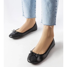 D/GMR Svarta ballerinor dekorerade med en Vaillancour-rosett