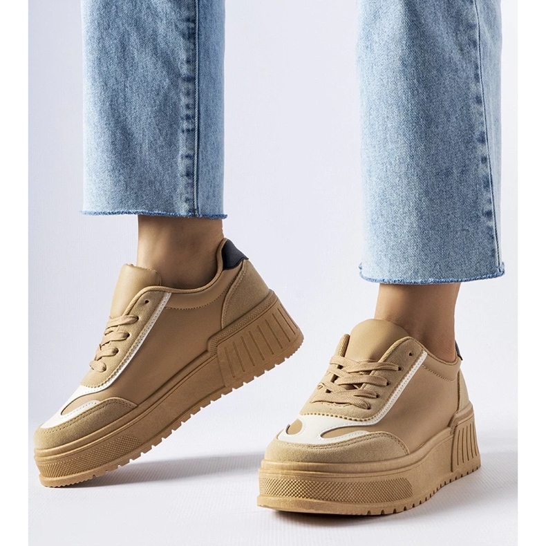 D/GMR Beige sneakers på en tjock seluci -plattform