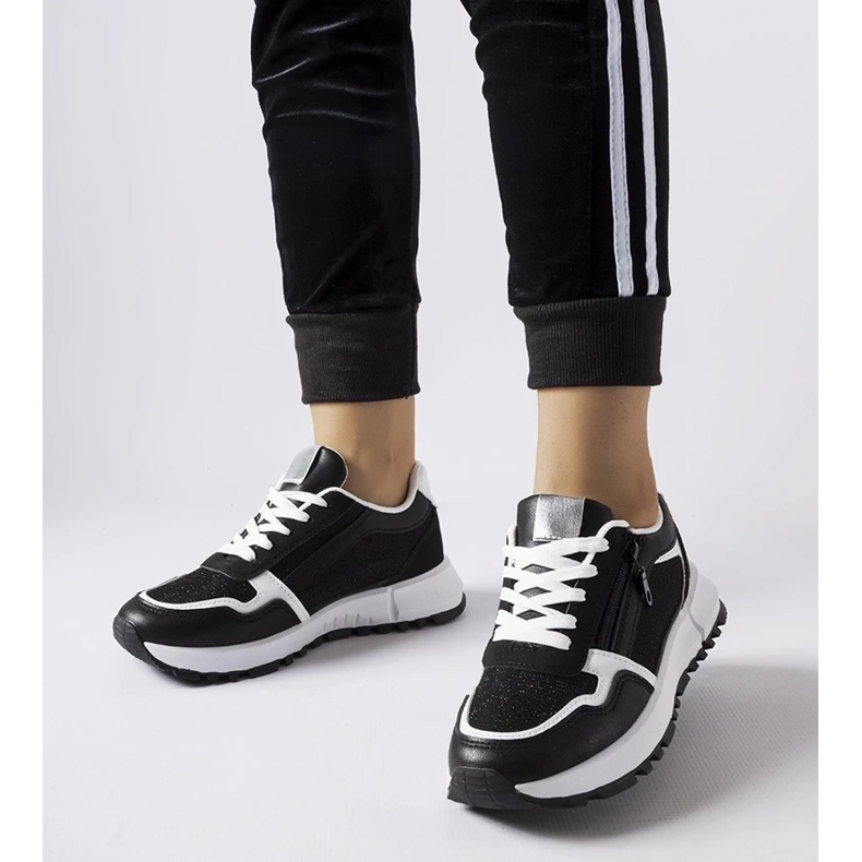 D/GMR Svarta dekorativa Camuzzoni sneakers