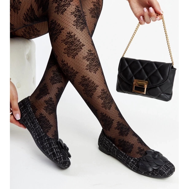 D/GMR Svarta balettlägenheter med en dekorativ Mateja-blomma