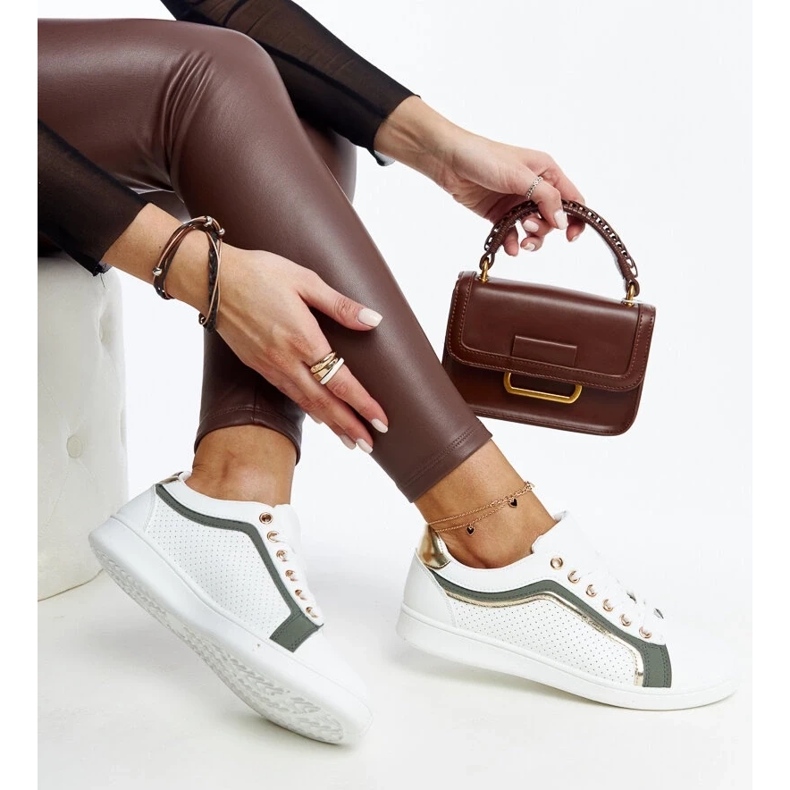 D/GMR Vita och gröna sneakers på Amala-plattformen