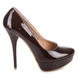 Ideal Shoes Lackade klackar på plattformen brun