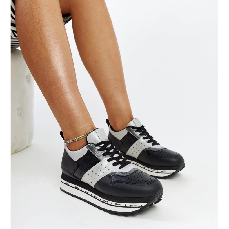 Svarta sneakers med hög sula från Askalua