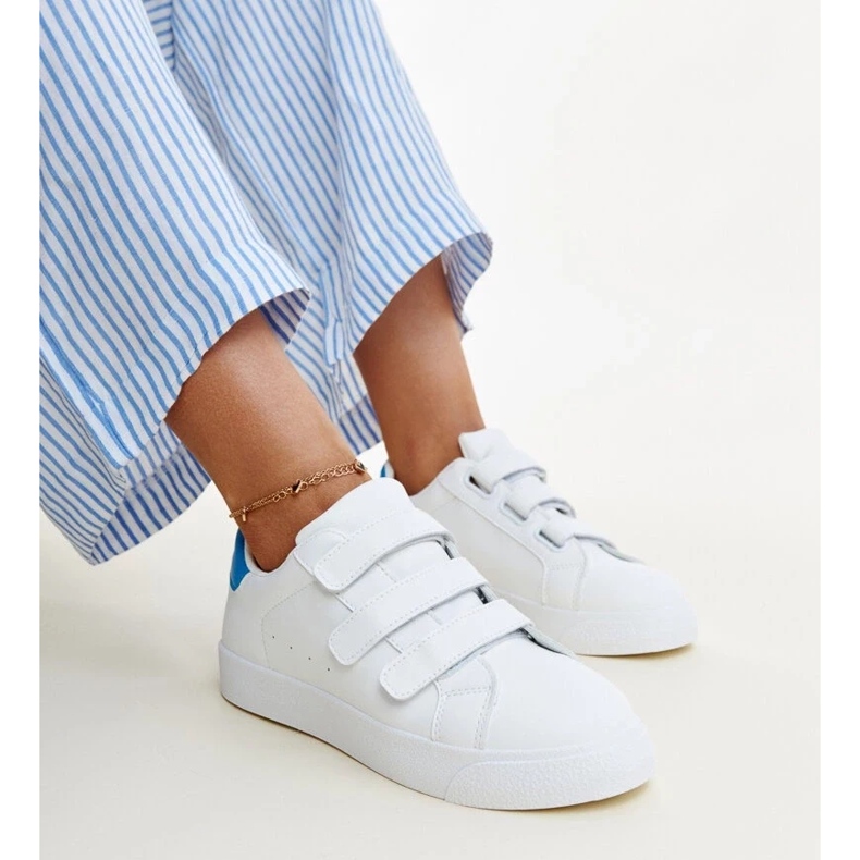 Vita och blå kardborre sneakers från Samala