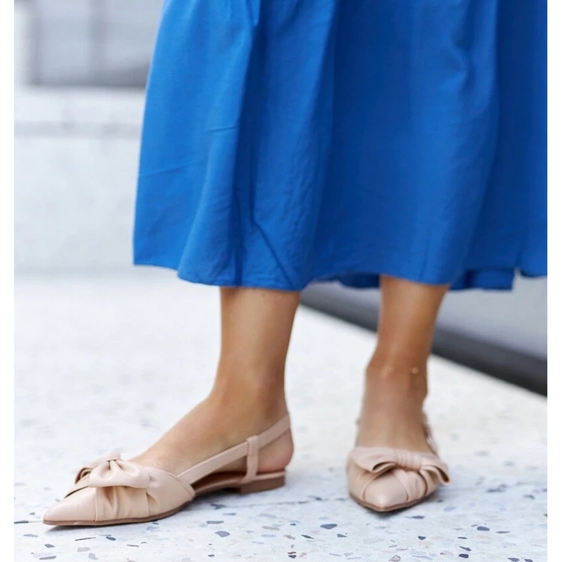 Balettplattor med spetsig tå och Barira-rosett beige