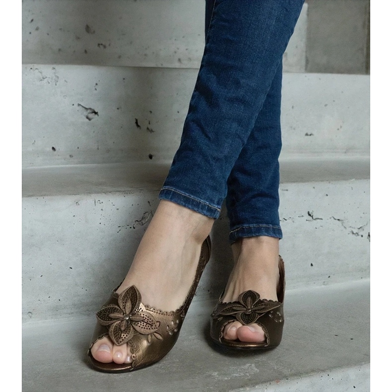 D/CEO Bruna genombrutna balettplattor med öppen tå från Ursull