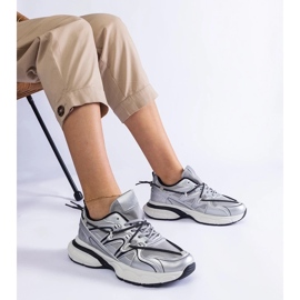 D/CEO Silversneakers för kvinnor med en massiv Colunga-sula