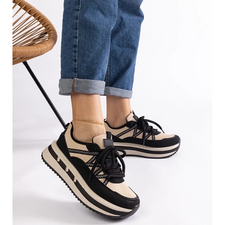 D/CEO Svarta och beige damsneakers Renetta