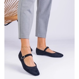 D/CEO Svarta ballerinor med ett elastiskt band och en fyrkantig näsa av Averina