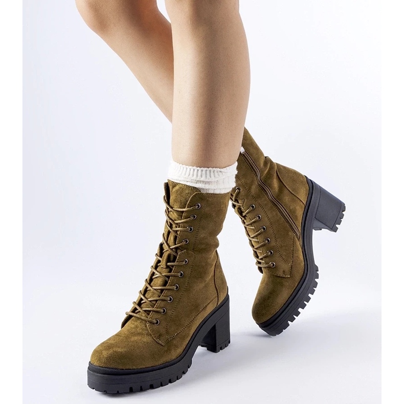 D/CEO Gröna isolerade stövlar med låg klack från Cotti