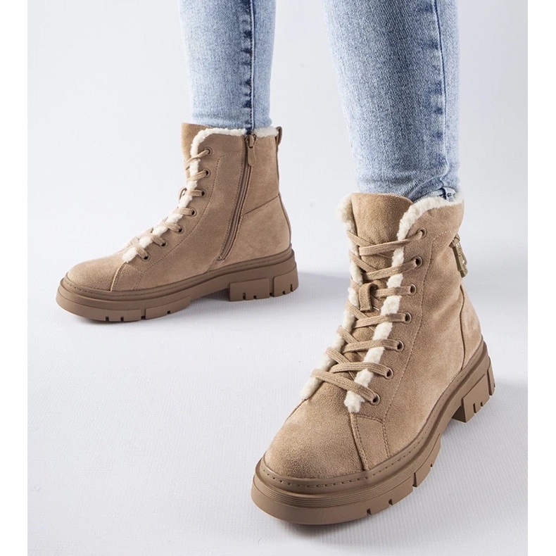 D/CEO Beige isolerade ankelboots gjorda av Pompei eko-mocka