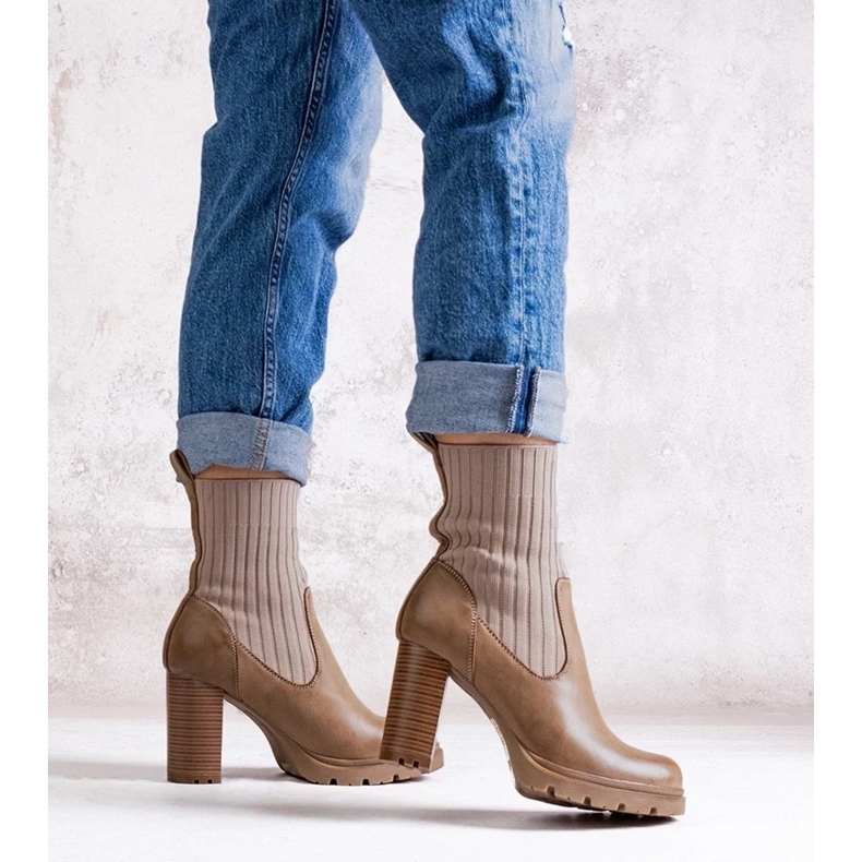 D/CEO Mörkbeige ankelboots gjorda av Asera eco-läder