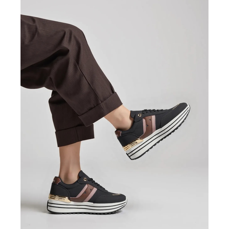 Kvinnors veloxa svarta sneakers