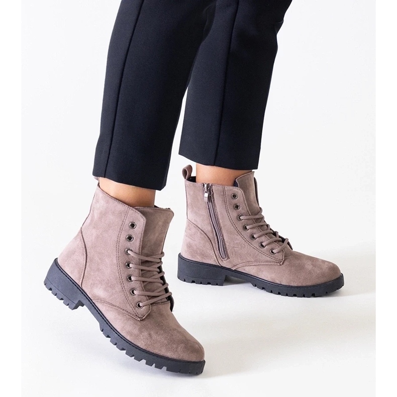 D/CEO Bruna arbetsstövlar i ekomocka på Barosa-plattformen