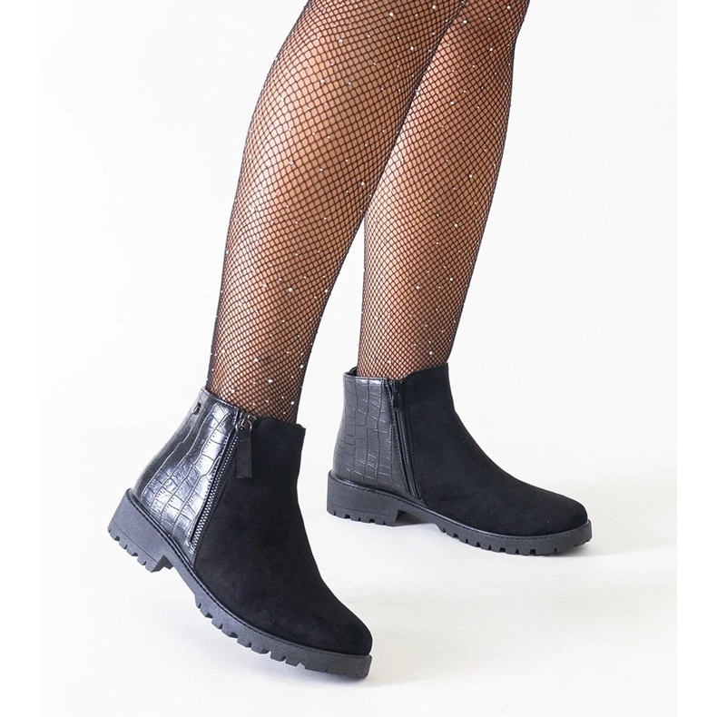 D/CEO Svarta stövlar med krokodillädermotiv, eko-mocka Mifsada