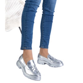 Silverklassiska skor med fransar